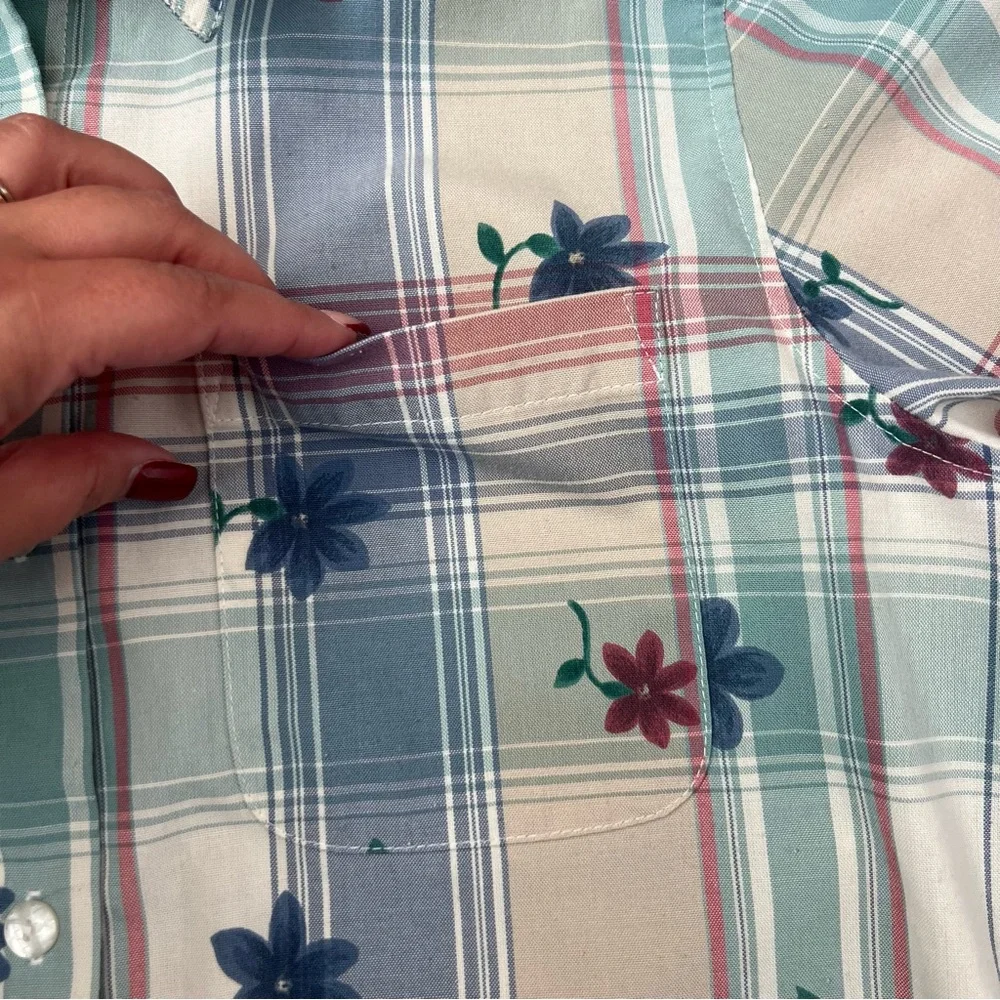 Vintage Alfred Dunner Women's Plaid and Floral Short Sleeve Button Down Size 12P - Picture 4 of 7
